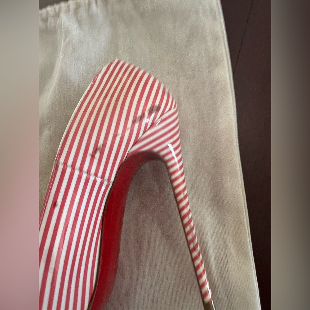 New Christian Louboutin 120 heel pump in Bianca smoothie color with scuffs - Picture 8 of 13